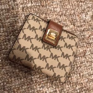 Micheal Kohrs wallet - gently used!